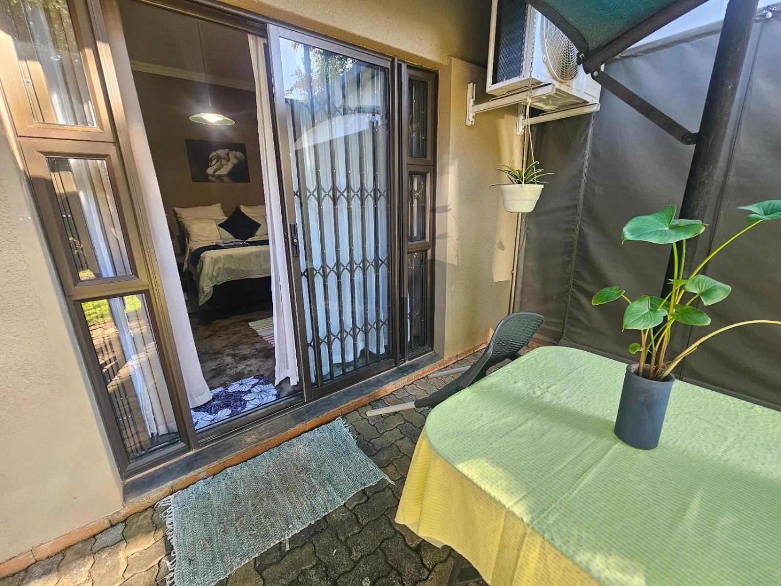 Apricity Inn لويس تريشارد الغرفة الصورة