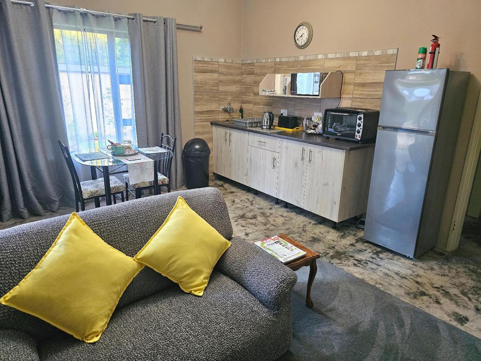 Apricity Inn لويس تريشارد الغرفة الصورة