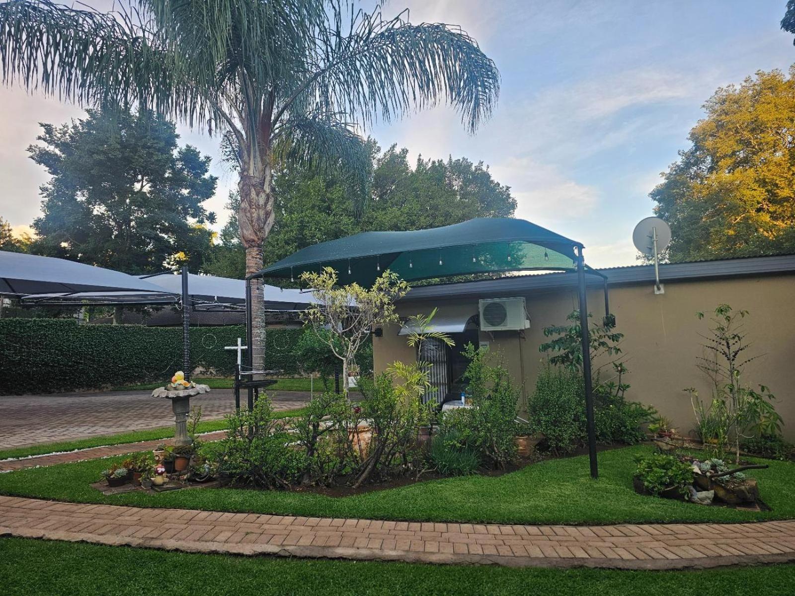 Apricity Inn لويس تريشارد الغرفة الصورة